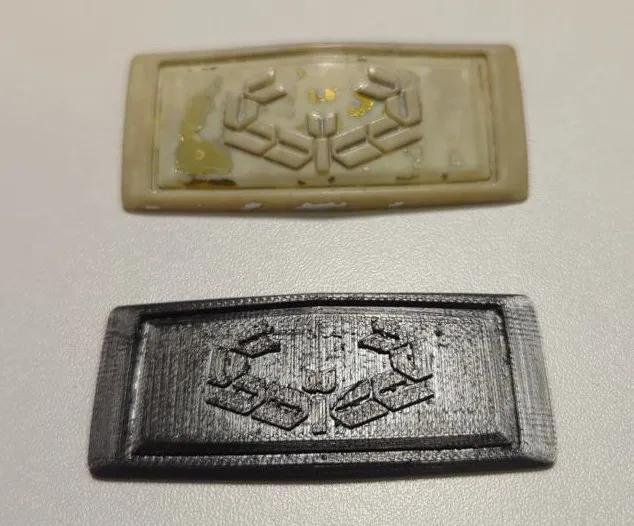 Nissan Laurel C31 emblem