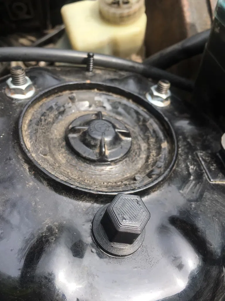 Bmw E30 - front strut pin nut cap