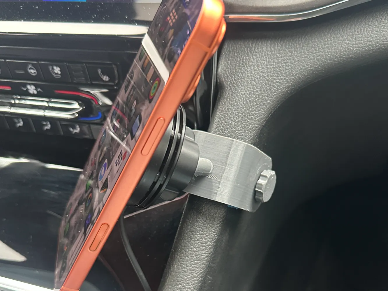Jeep Grand Cherokee Magsafe Mount