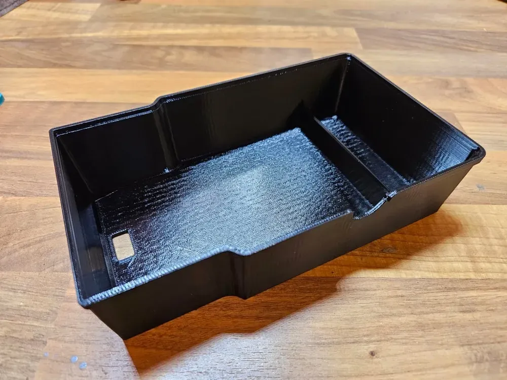 Jeep Renegade armrest storage with compartment