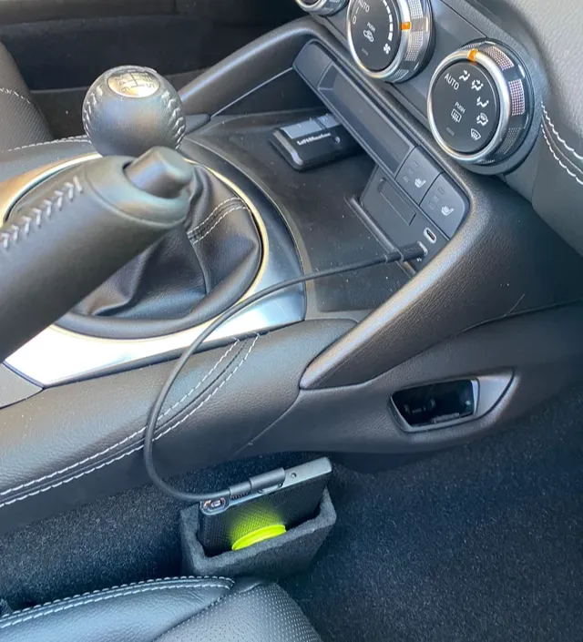 MX-5 Miata Phone holder (ND)