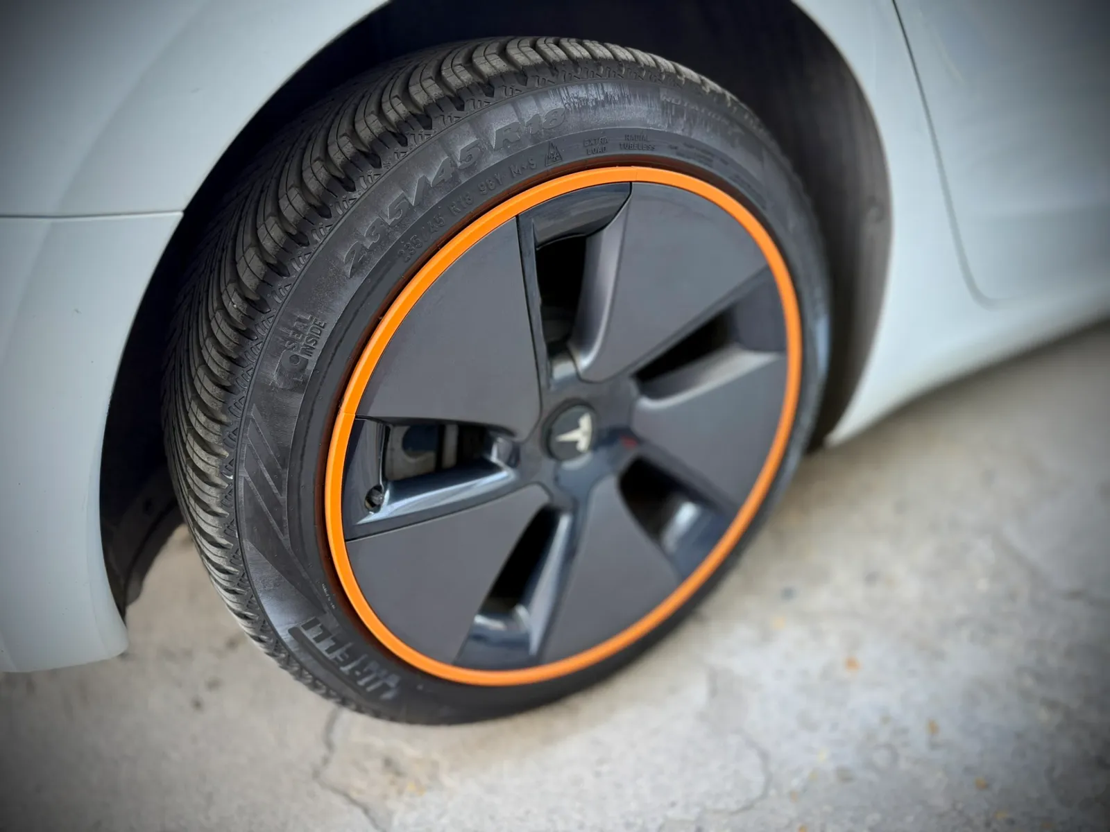 Tesla Model 3 Aero rim protector / decor