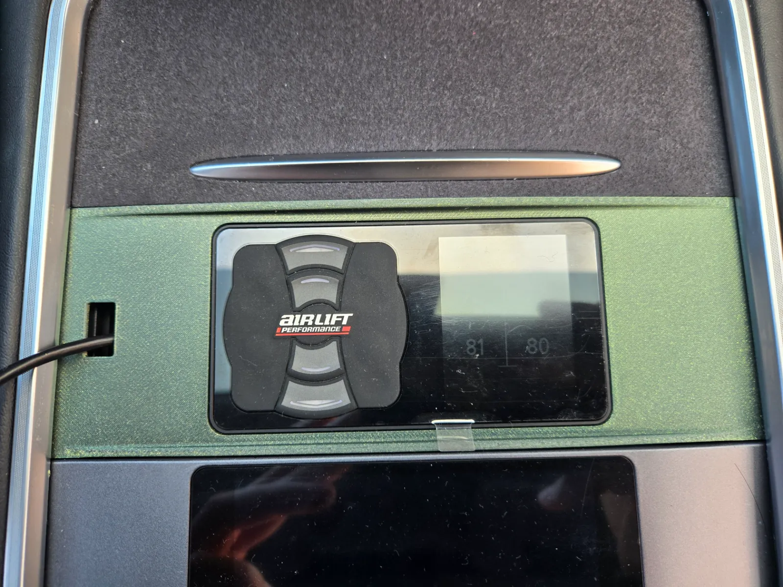 Tesla Model 3 Airlift controller mount