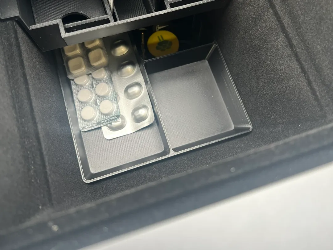 Tesla Model 3/Y console tray