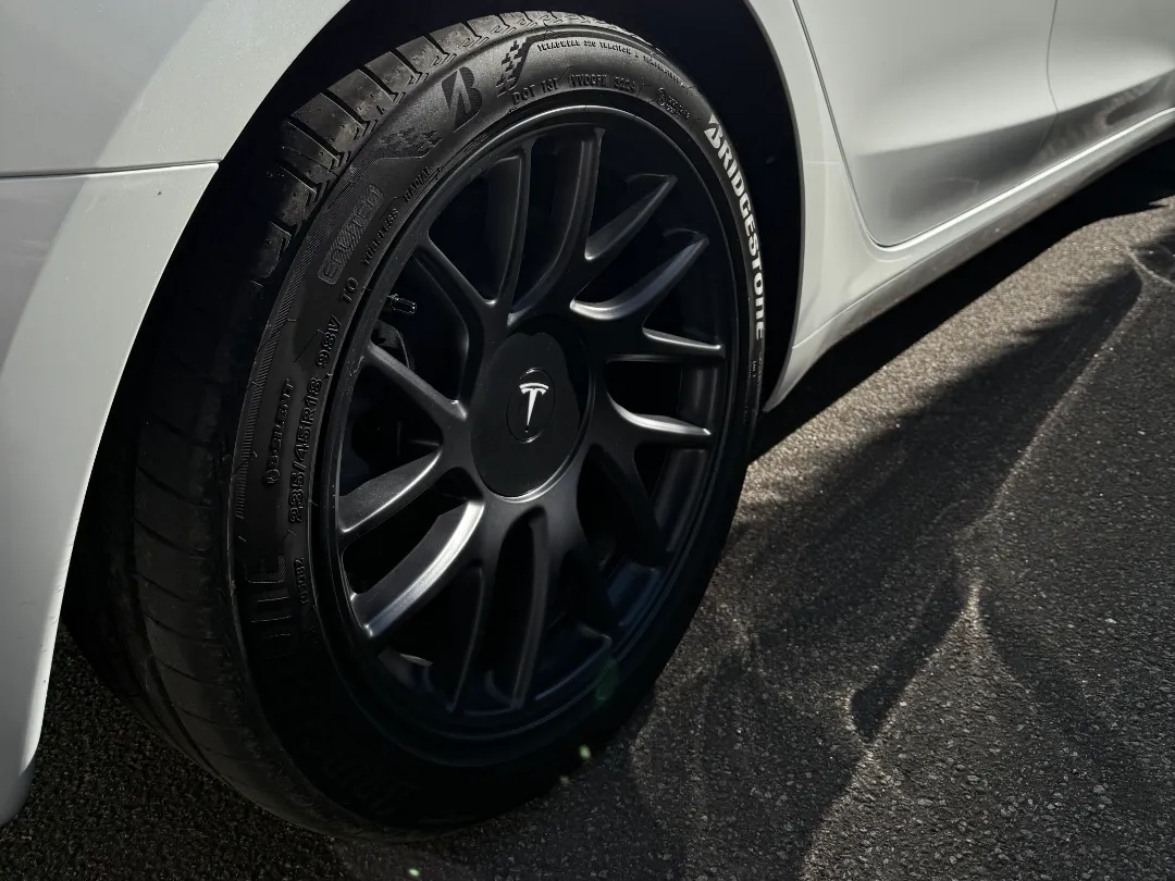 Tesla Model 3 Hubcap (Highland, 18-in wheels)