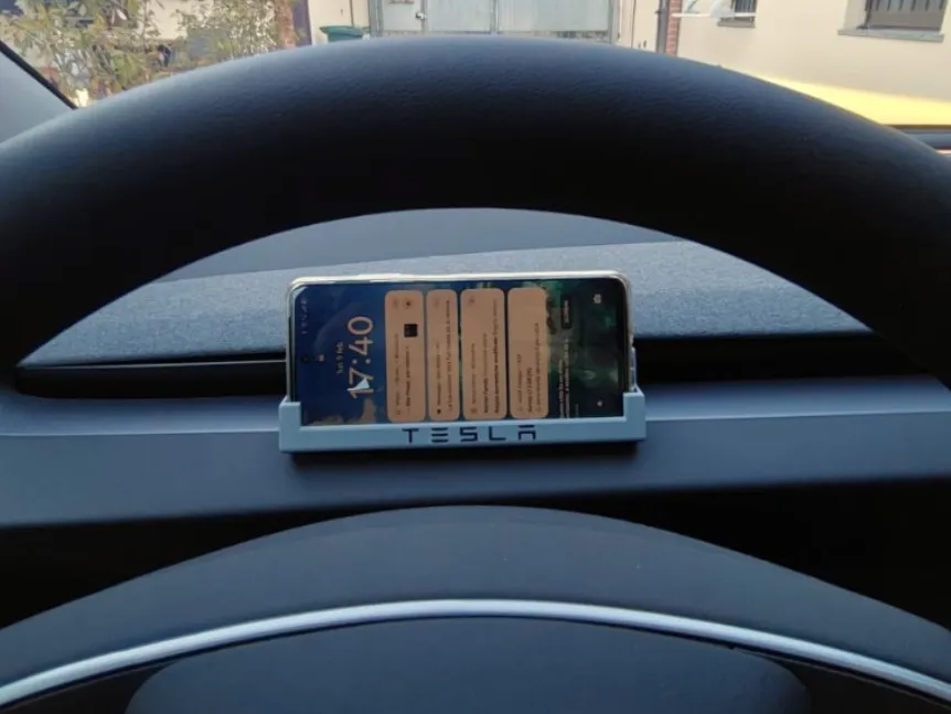 Tesla Model 3 Highland Smartphone Holder