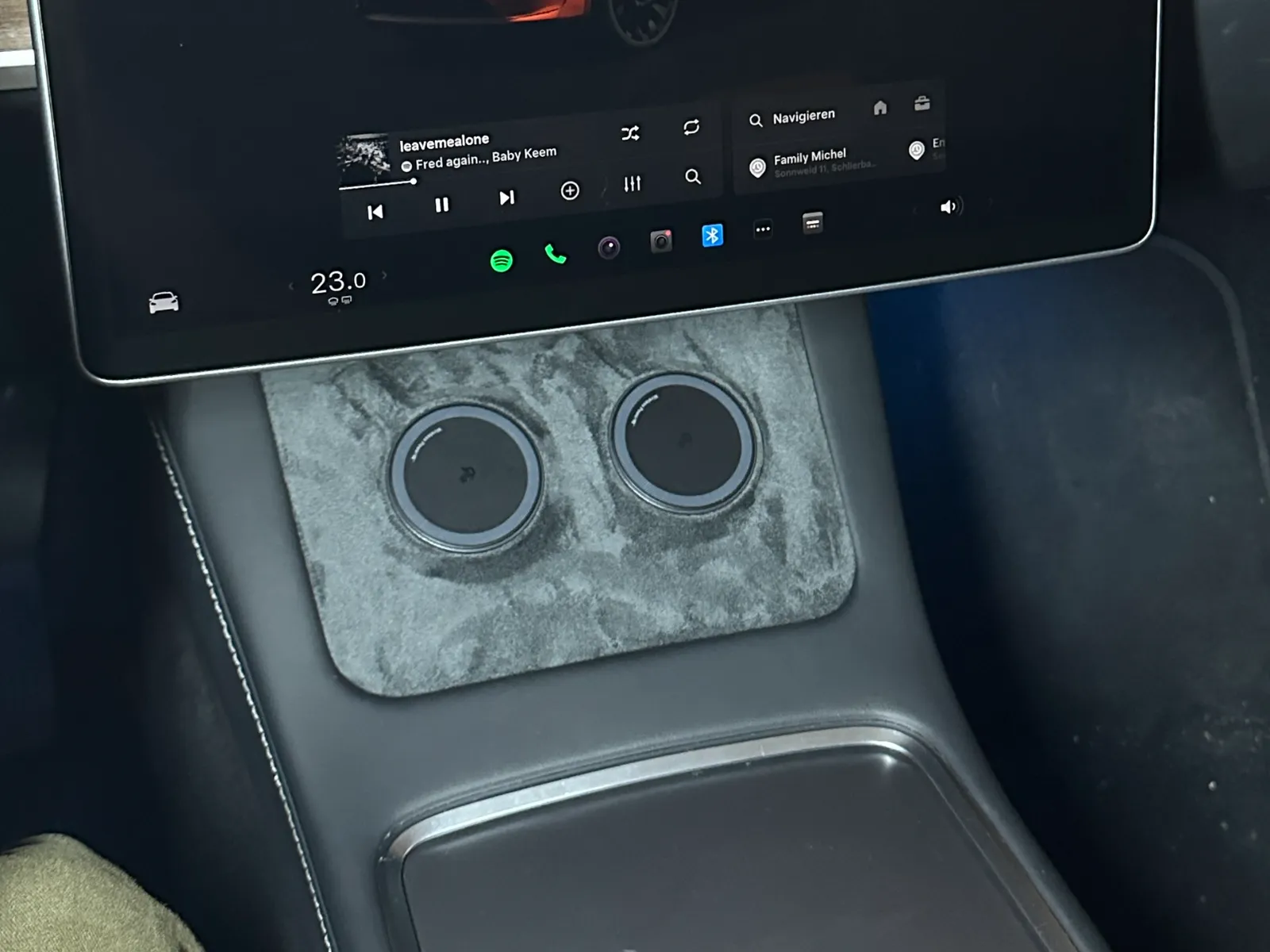 Tesla Model 3/Y MagSafe charging base