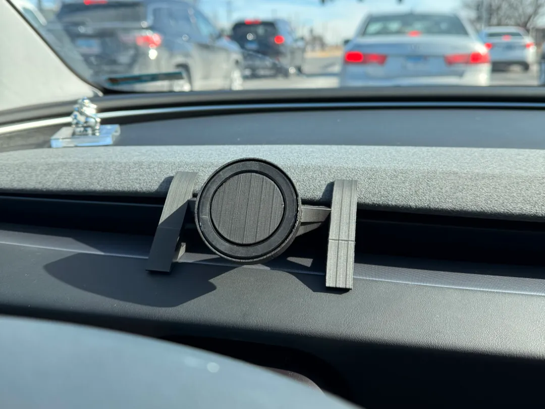 Magsafe mount for Tesla Model 3 Highland