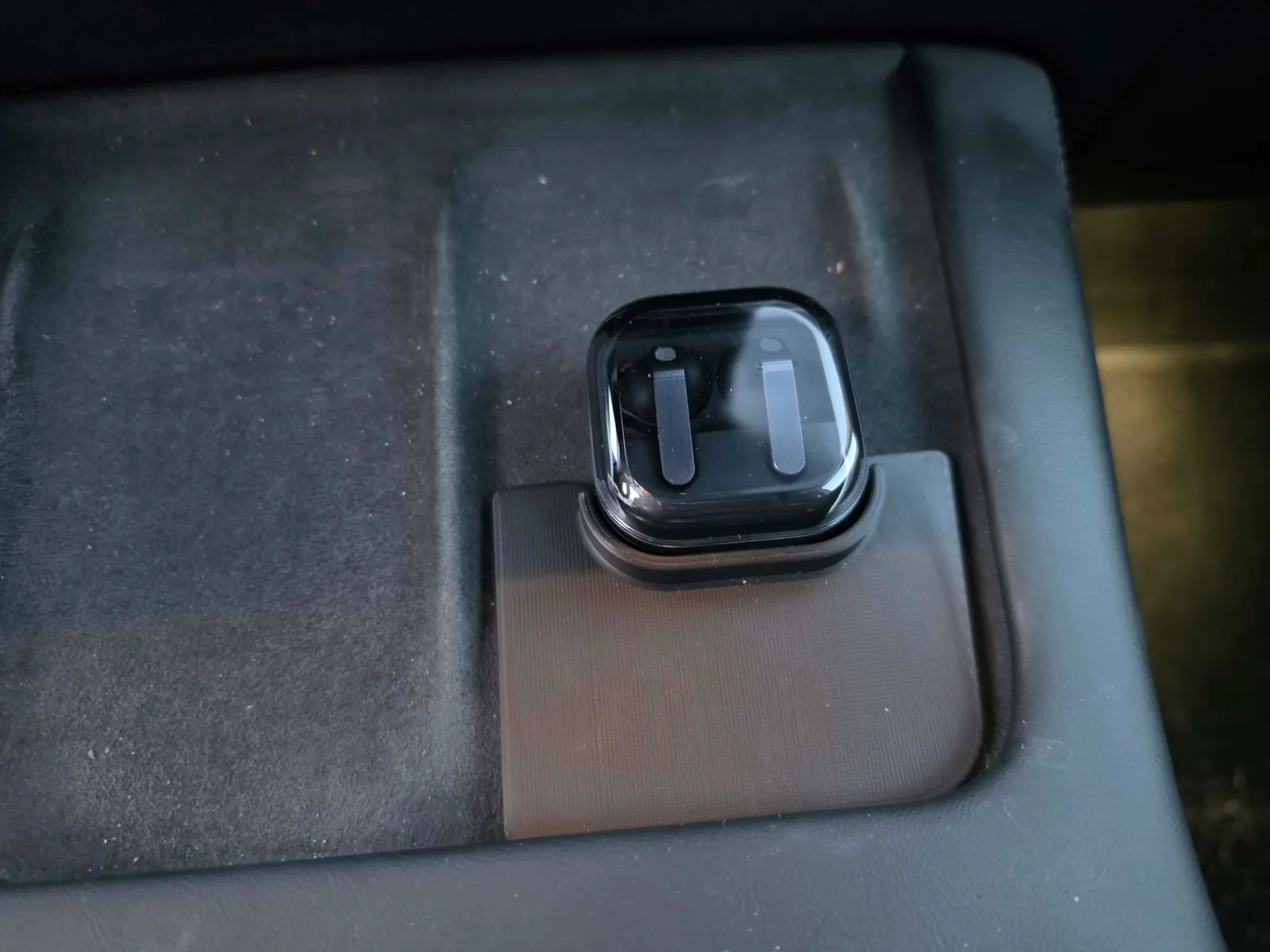 Buds 4 Pro Wireless Charging Tesla Model Y and 3